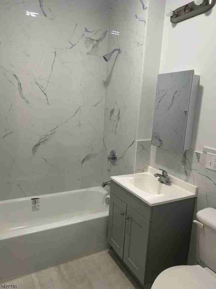 59 Campfield St #2R - Photo 4 of 5