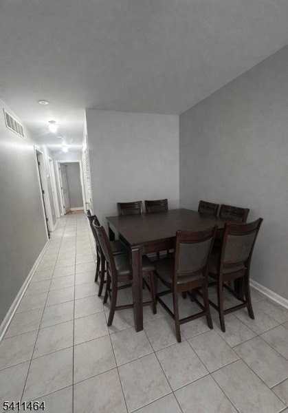 1031 E Grand St #2 - Photo 3 of 9