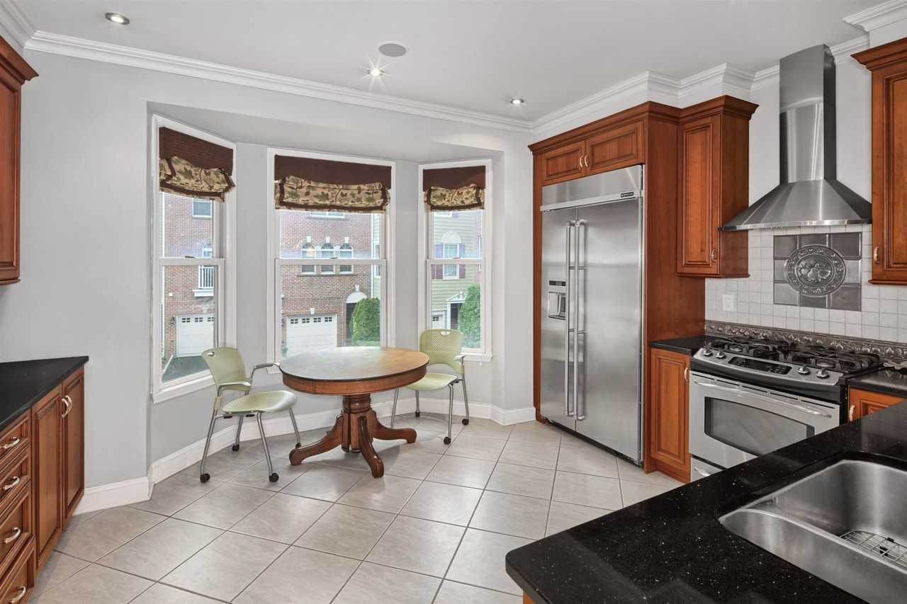 422 Newburgh Ct - Photo 6 of 28