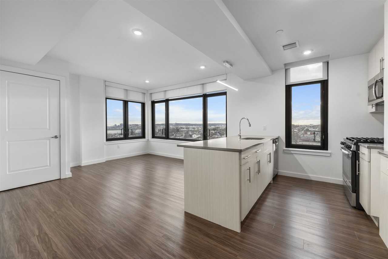 957 Broadway #601