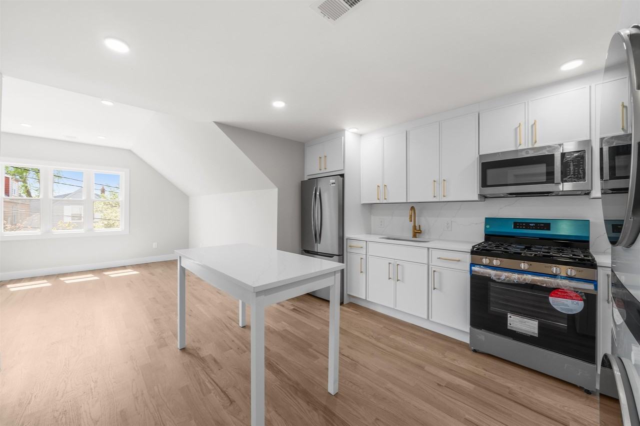 5 Pavonia Ct #2 - Photo 2 of 16