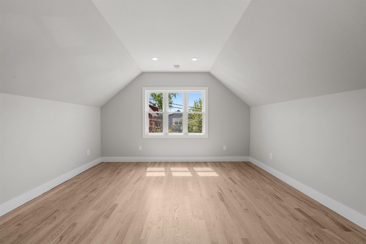5 Pavonia Ct #2 - Photo 4 of 16