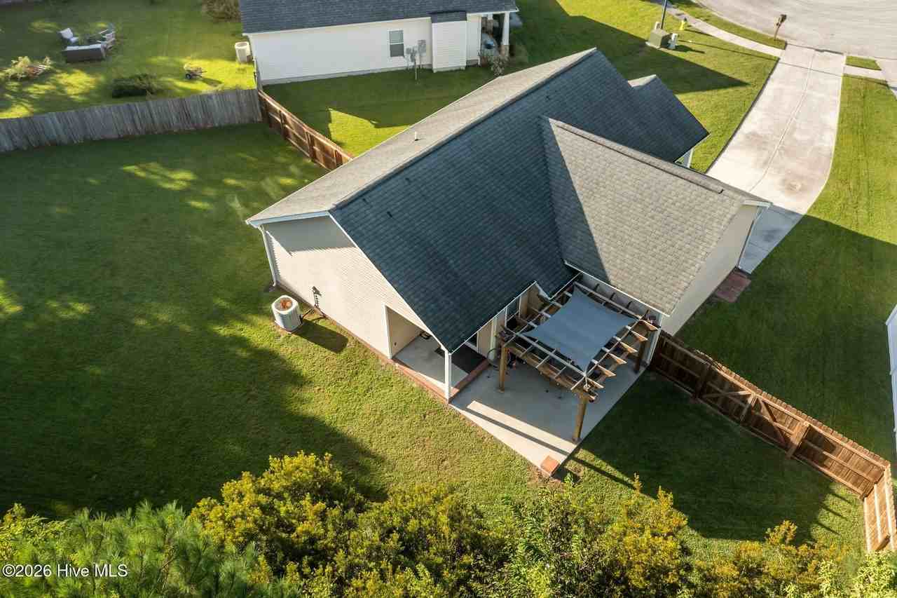 305 Battery Park Ln - Photo 5 of 42