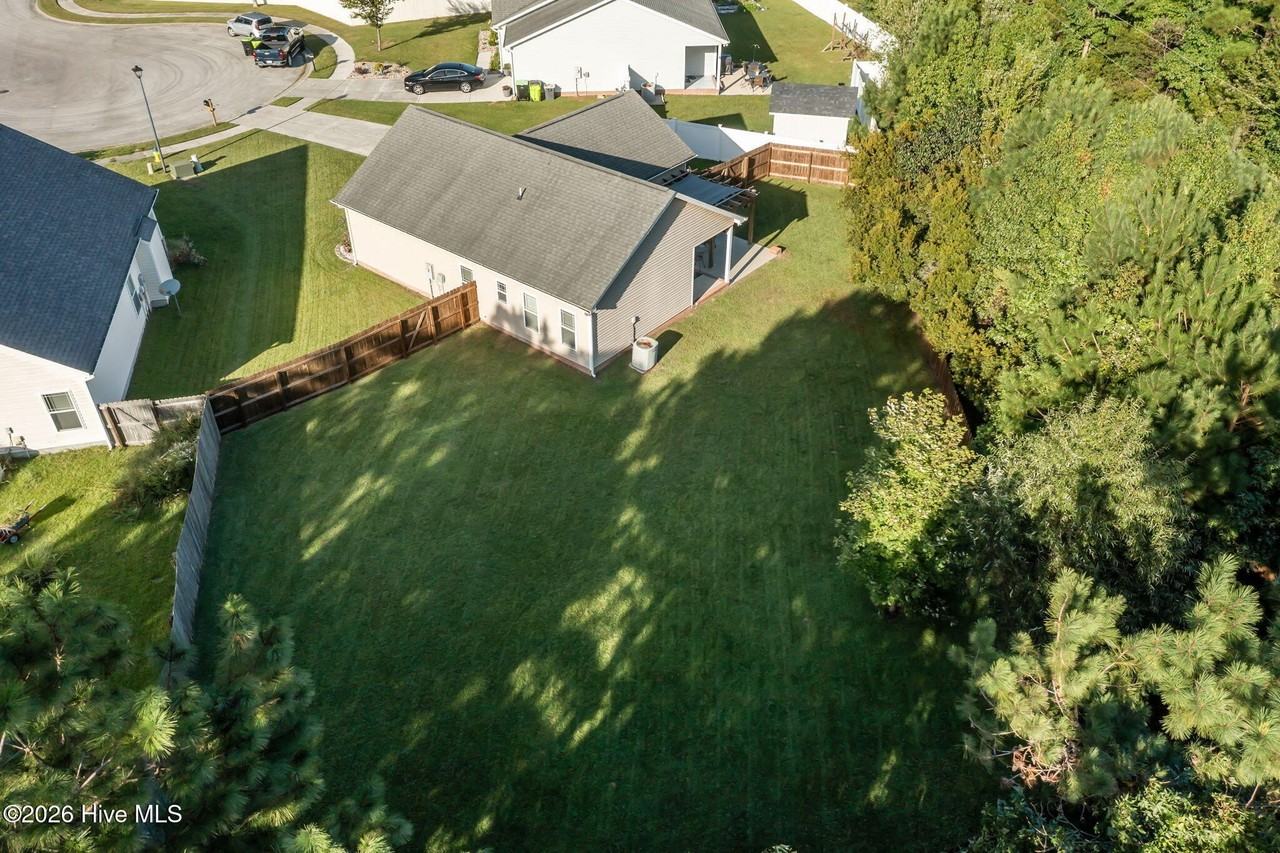 305 Battery Park Ln - Photo 6 of 42