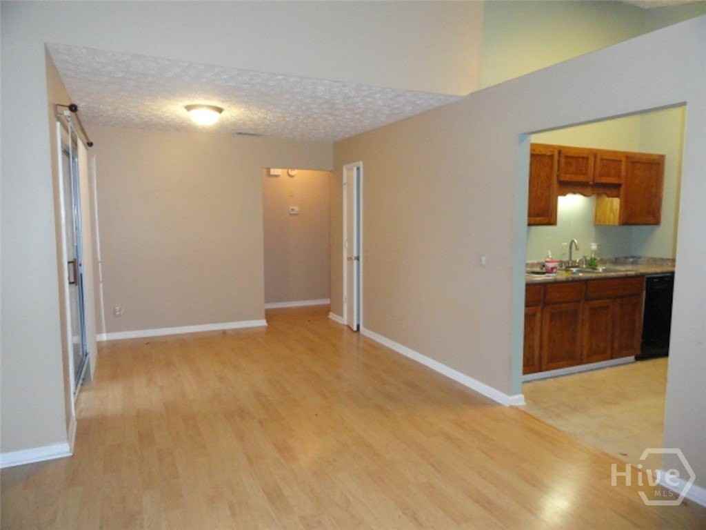 348 Sterling Creek Dr - Photo 4 of 18