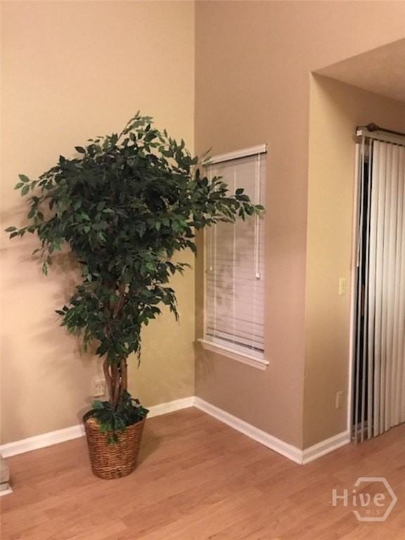 348 Sterling Creek Dr - Photo 5 of 18