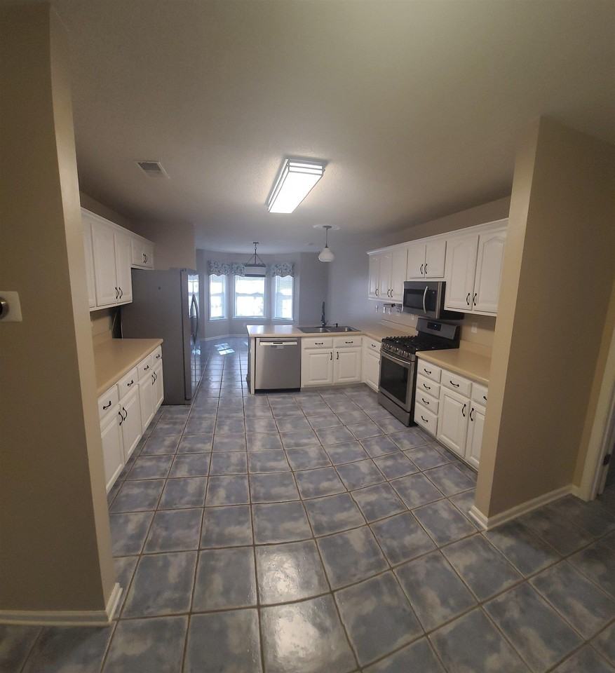 50 Henderson Cv - Photo 3 of 7