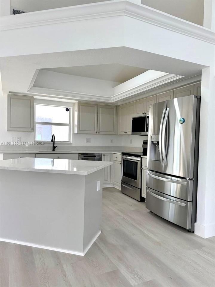 142 Sw 34th Pl - Photo 6 of 24