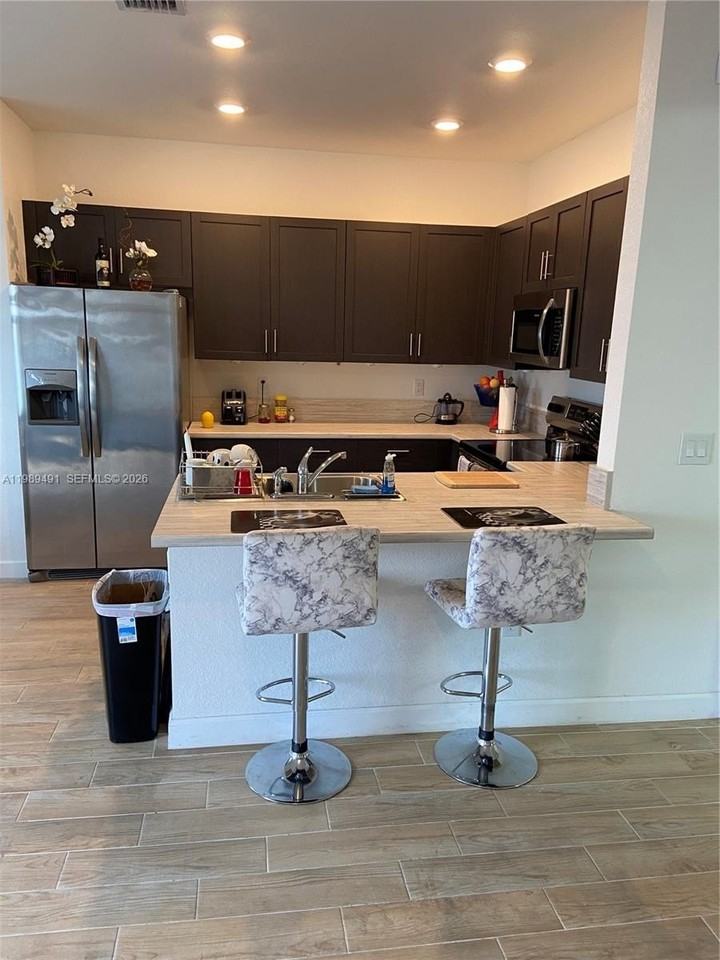 20548 Ne 5th Pl - Photo 4 of 18