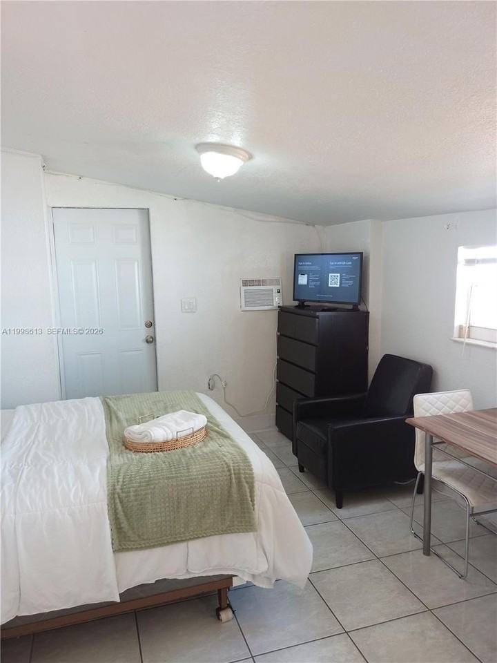 7121 Taft St #A - Photo 2 of 50