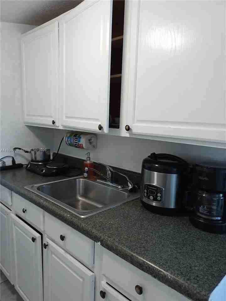 7121 Taft St #A - Photo 4 of 50