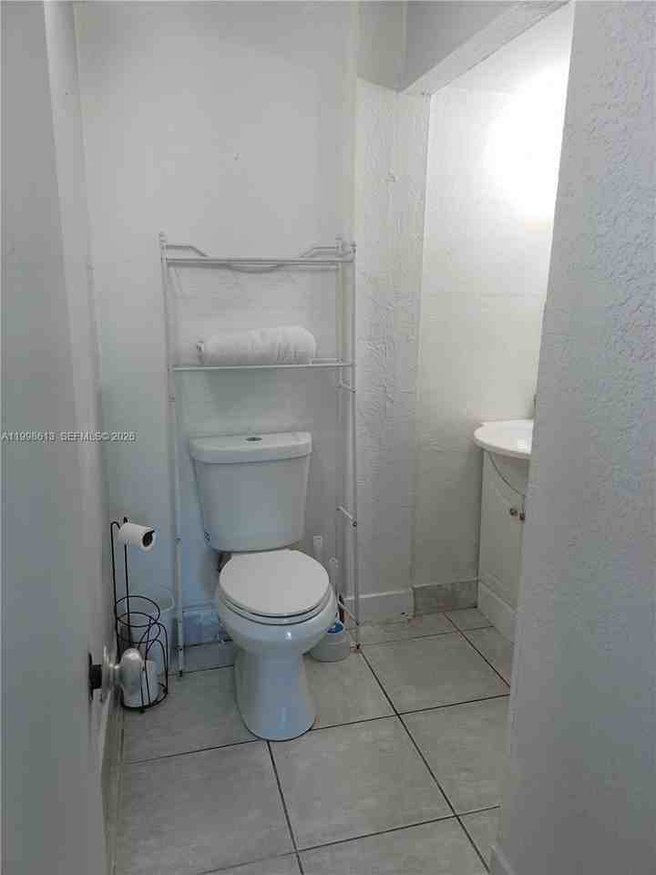 7121 Taft St #A - Photo 7 of 50