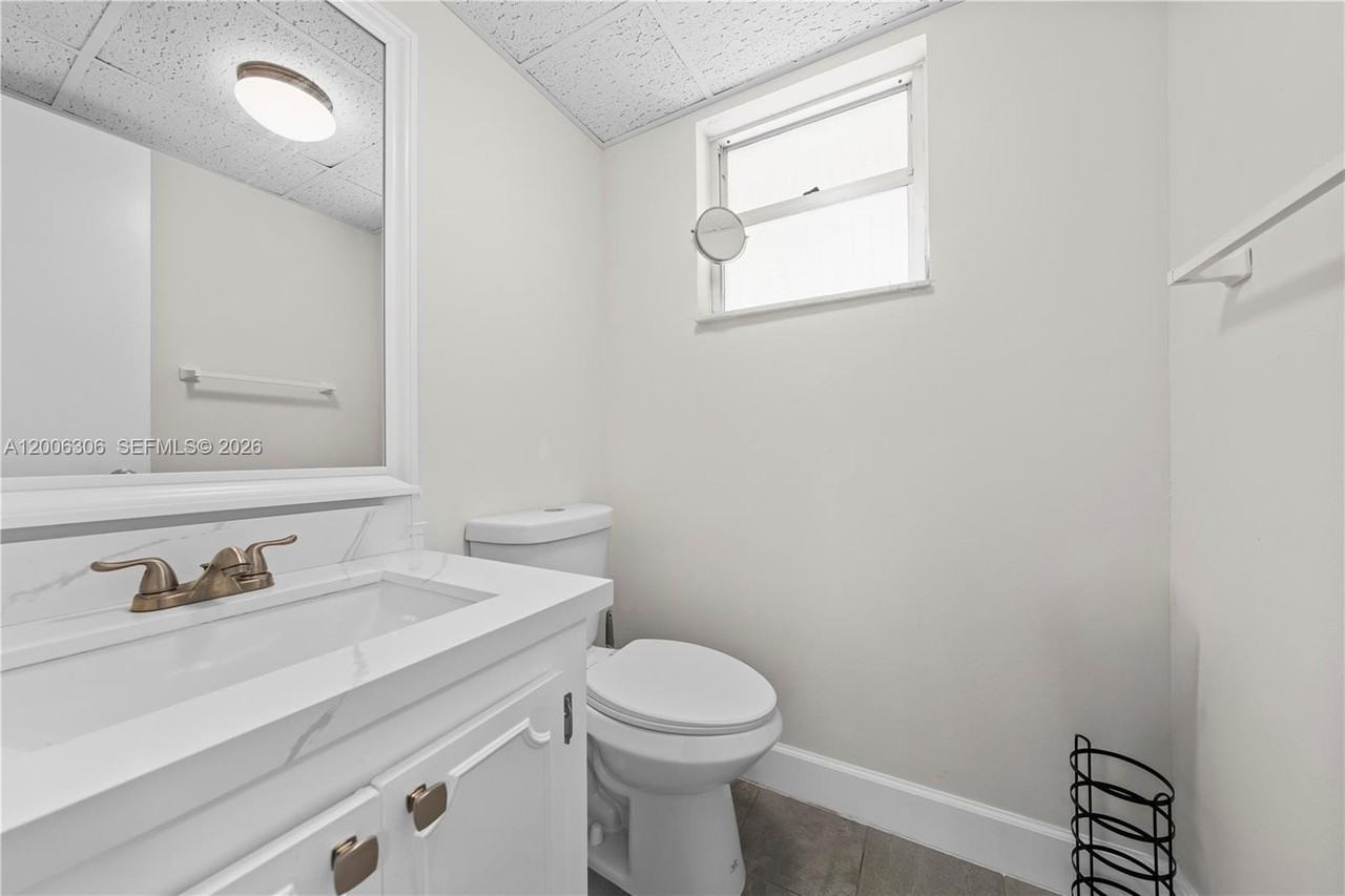 9011 Ne 4th Avenue Rd #9011 - Photo 3 of 30