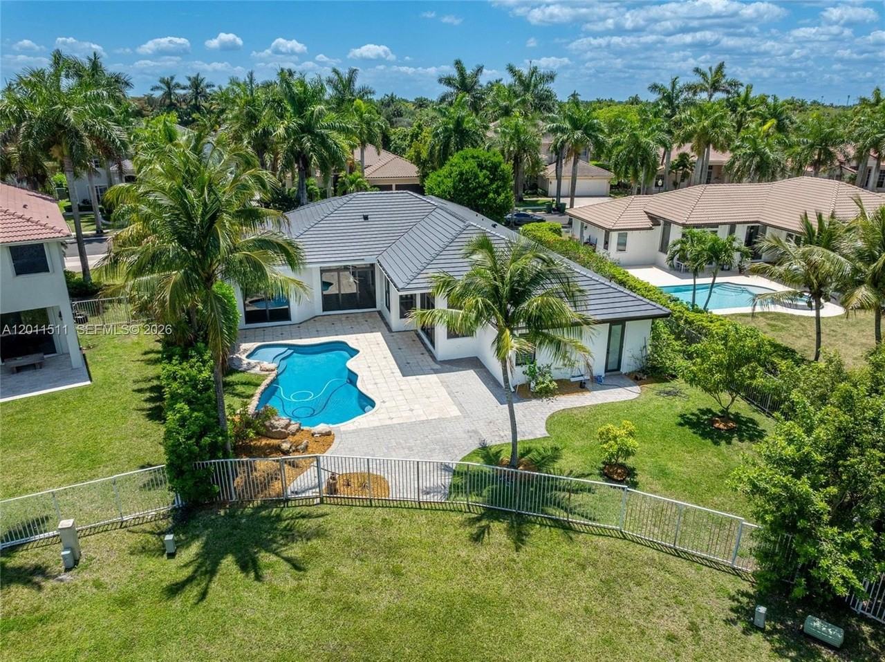 812 Regal Cove Rd - Photo 2 of 42
