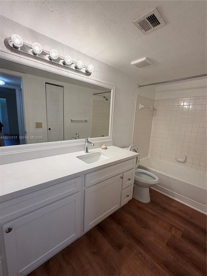 643 Vista Isles Dr #1826 - Photo 2 of 6