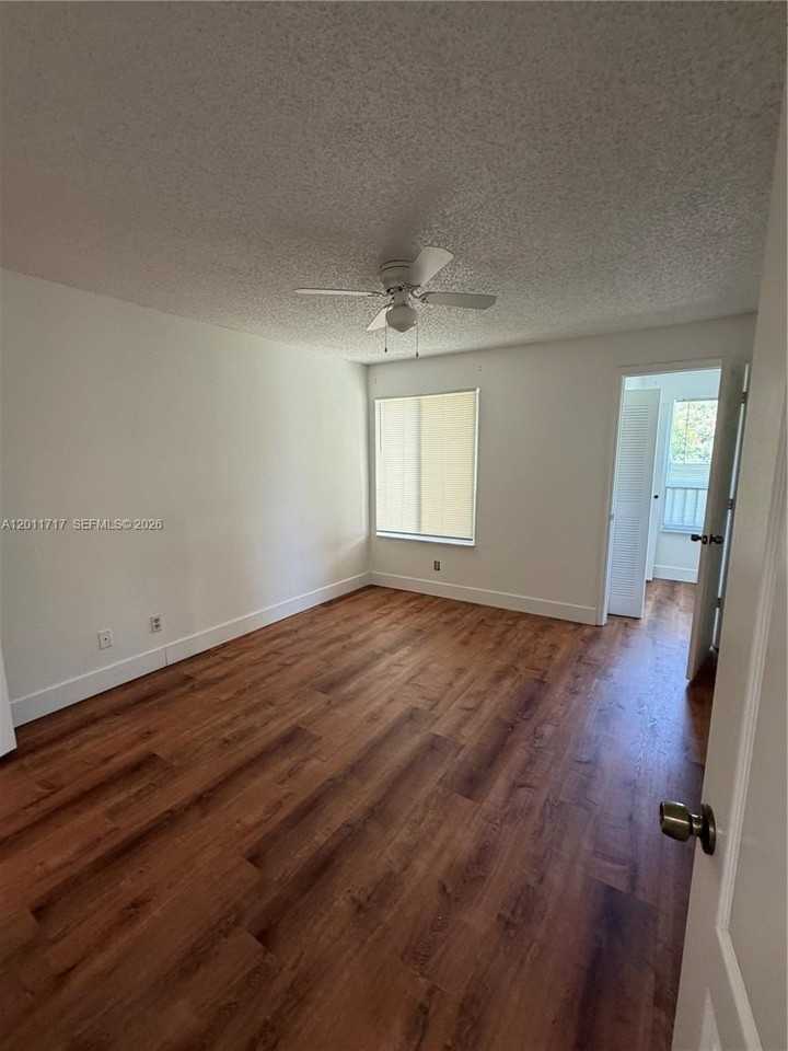 643 Vista Isles Dr #1826 - Photo 3 of 6