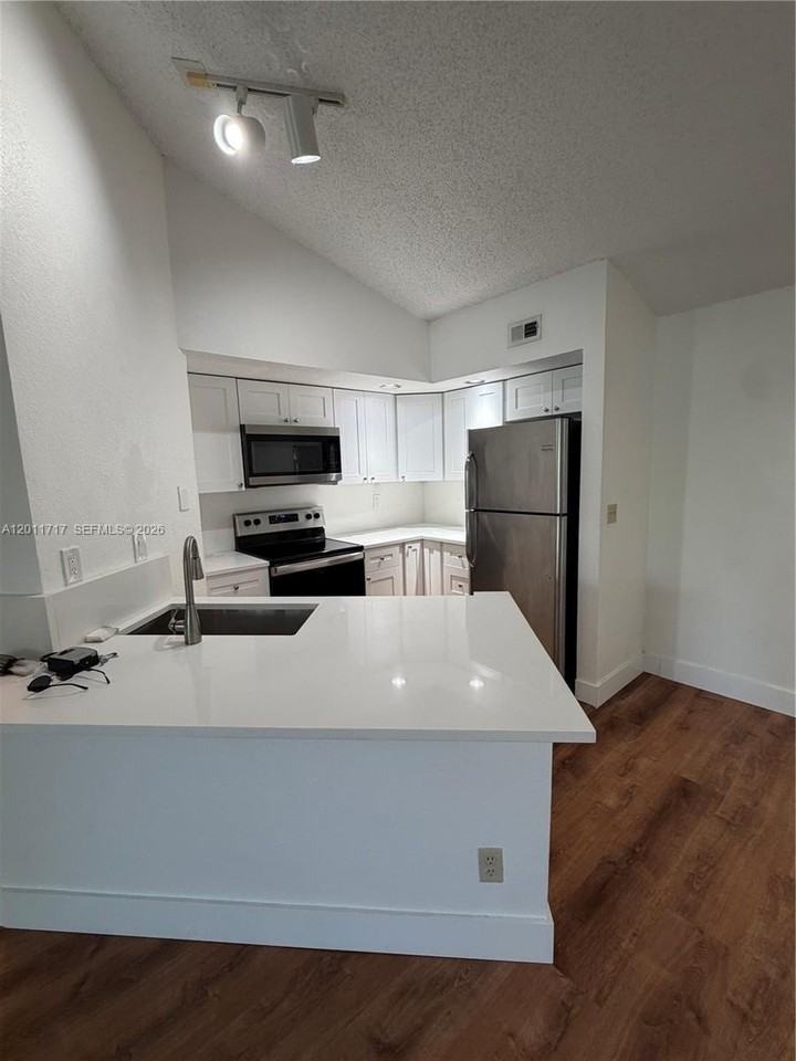 643 Vista Isles Dr #1826 - Photo 4 of 6
