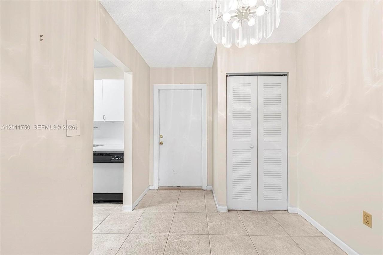 9107 Sw 137th Ter #1-4 - Photo 4 of 32
