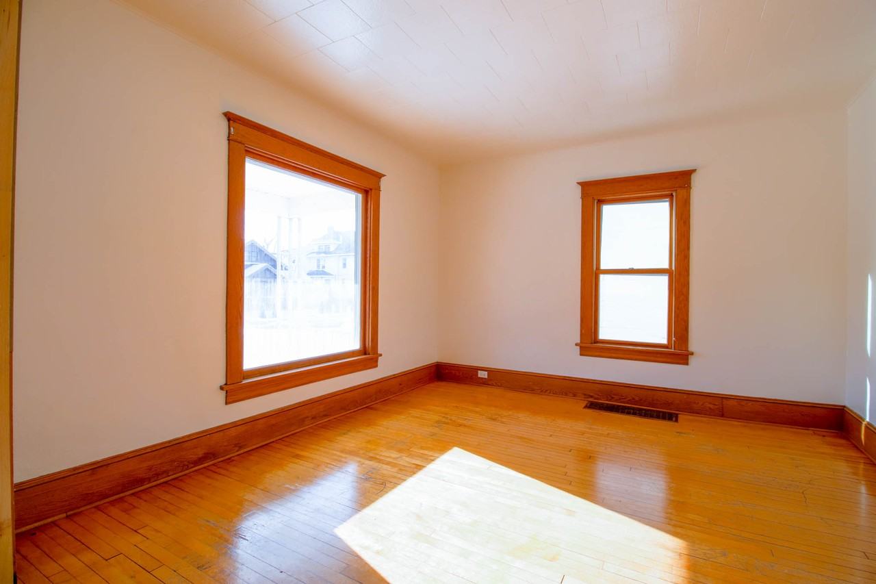 418 W Irving Ave #1 - Photo 2 of 19