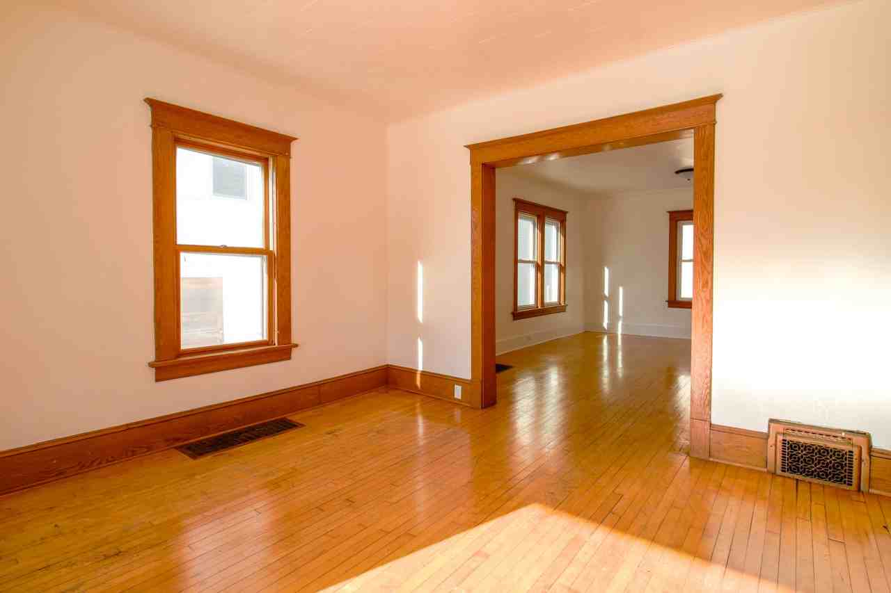 418 W Irving Ave #1 - Photo 3 of 19