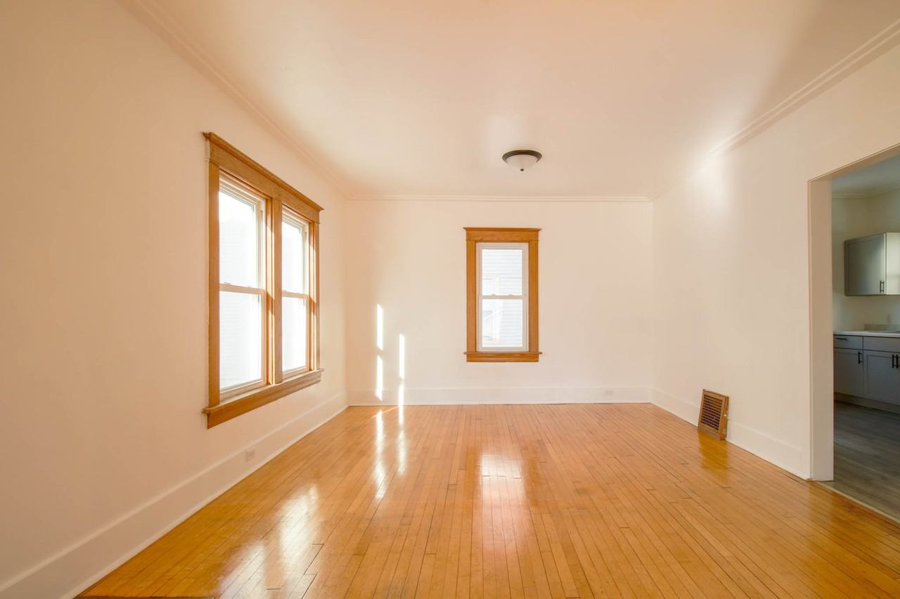 418 W Irving Ave #1 - Photo 4 of 19