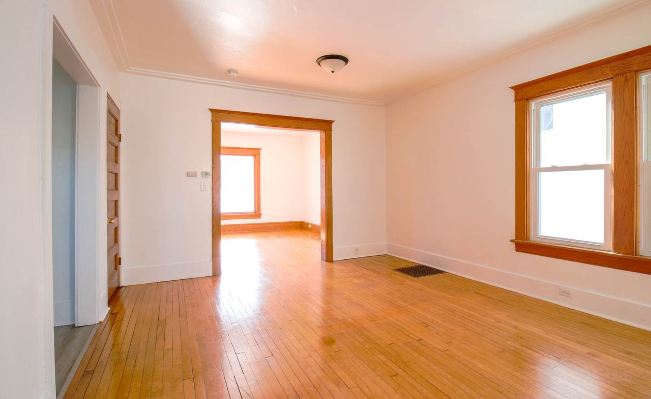 418 W Irving Ave #1 - Photo 5 of 19