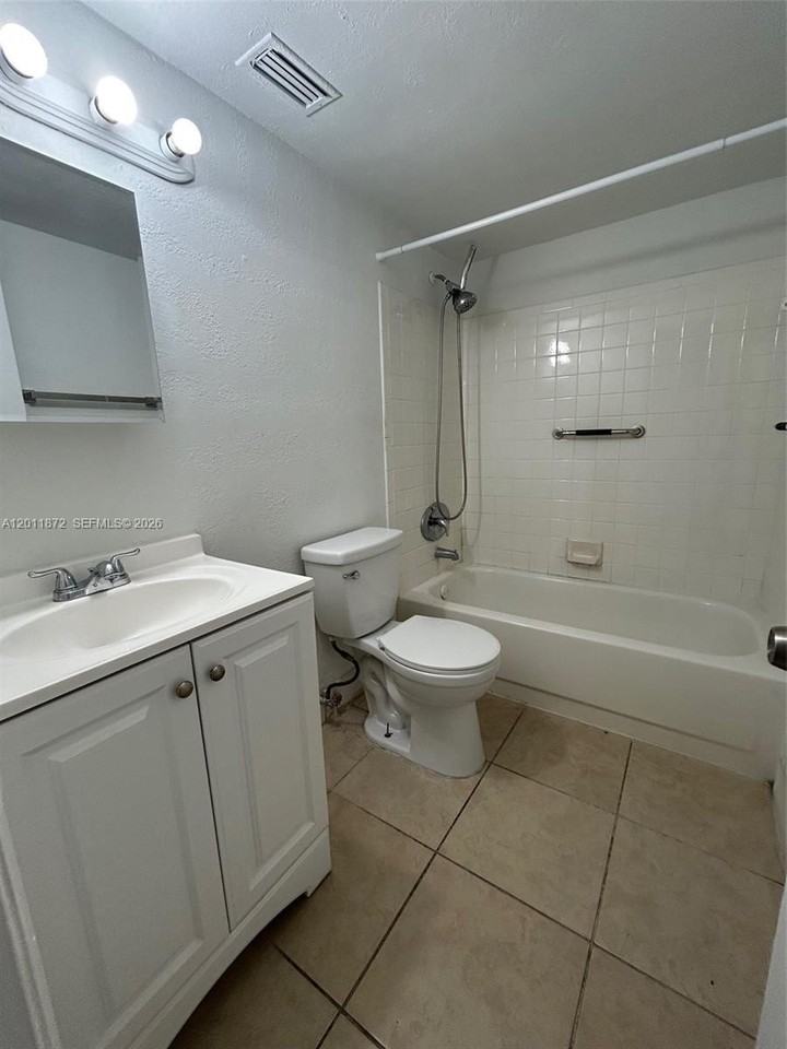 19825 Sw 114th Ave #124-5 - Photo 4 of 14