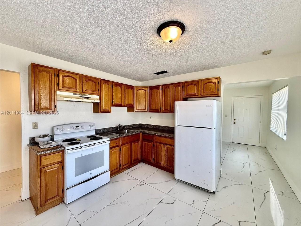 950 Nw 109th St #950 - Photo 3 of 15