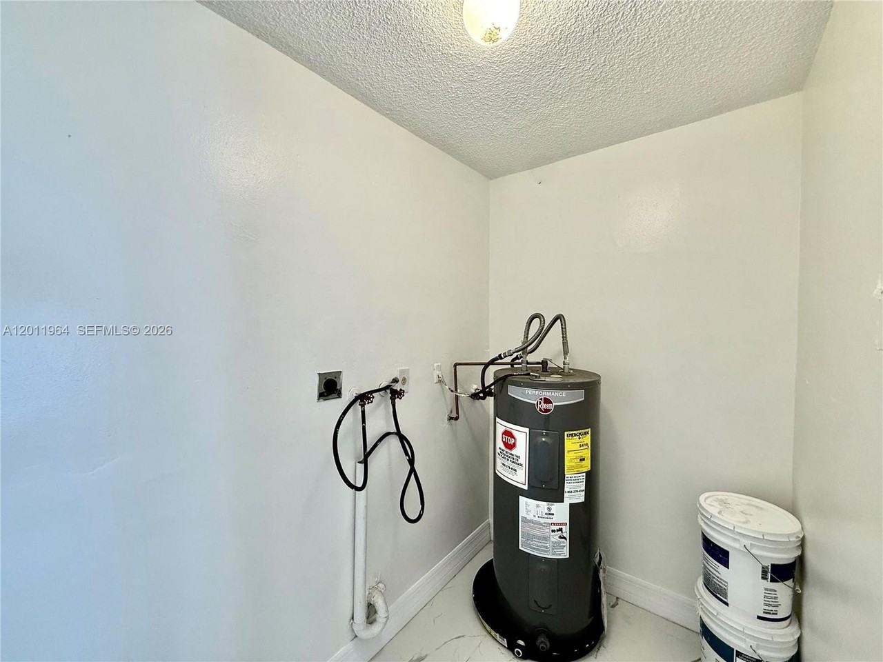 950 Nw 109th St #950 - Photo 4 of 15