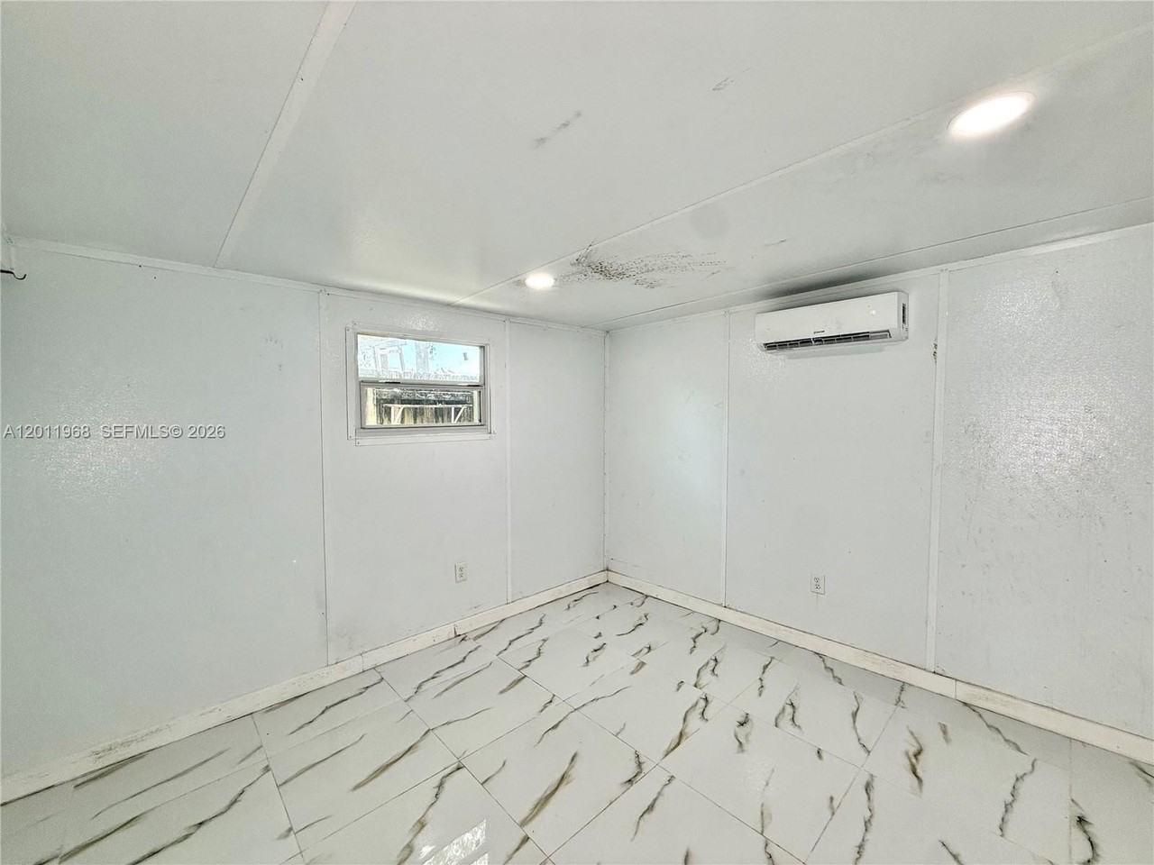 950 Nw 109th St #REAR - Photo 5 of 6