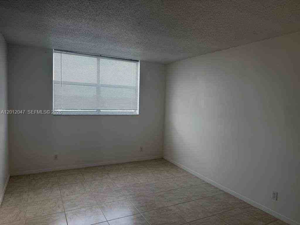 500 Executive Center Dr #5C - Photo 4 of 21