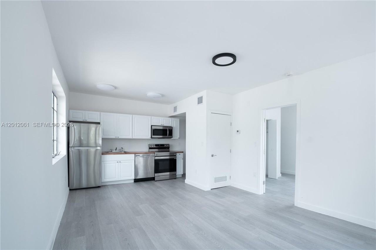 423 Ne 71st St #4 - Photo 2 of 17
