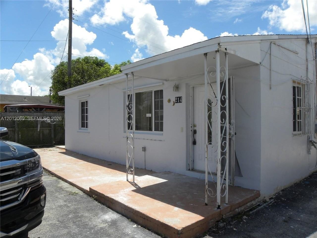 214 Nw 49th Ave - Photo 2 of 6
