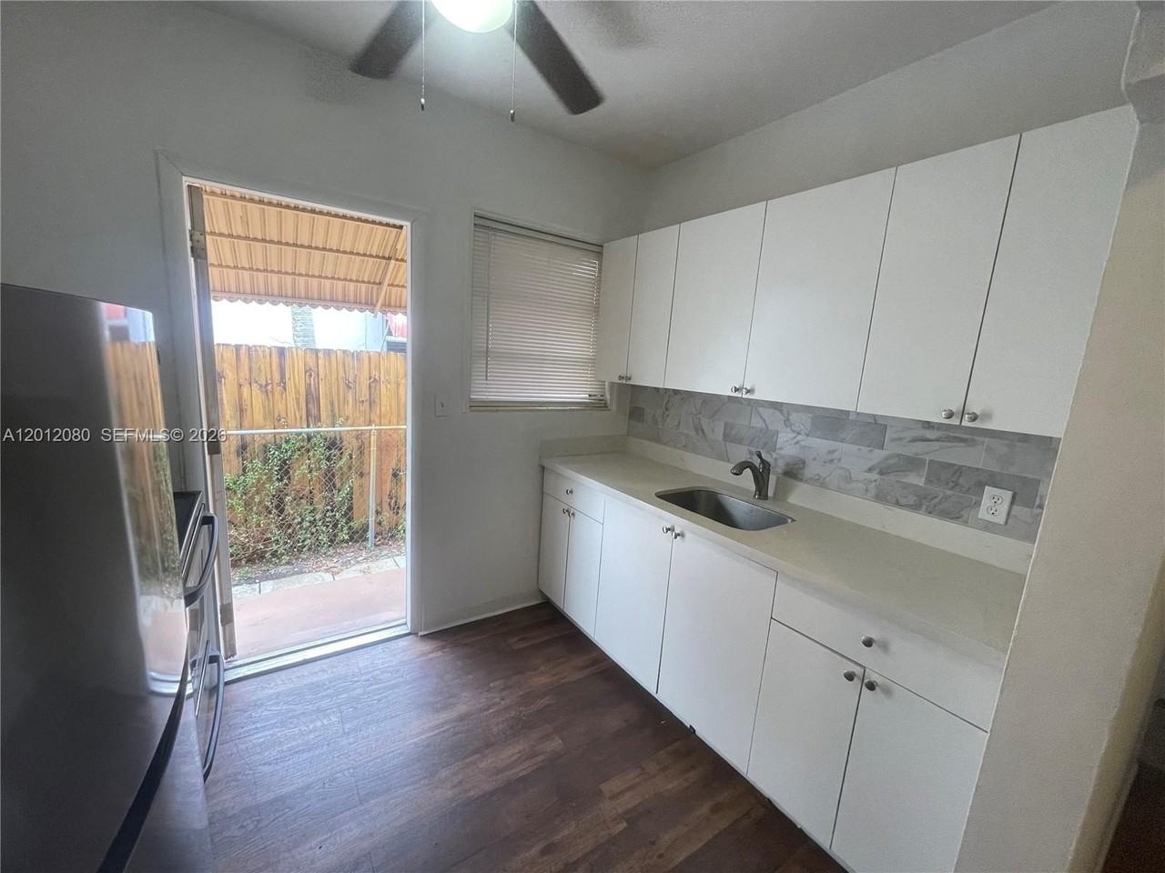 1644 Plunkett St #EAST - Photo 4 of 15