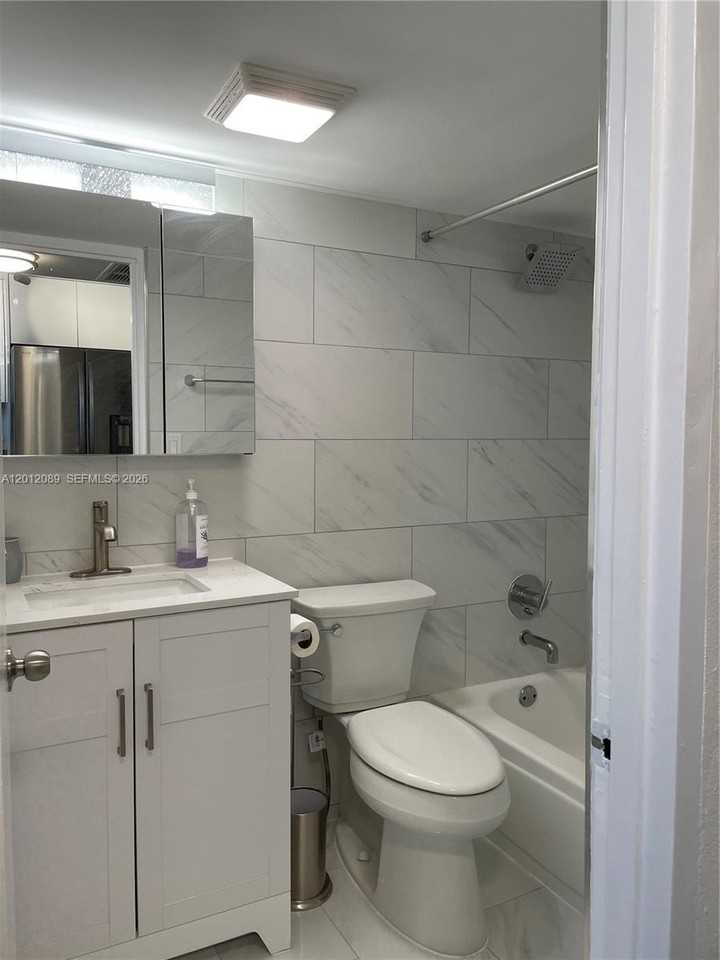 10275 Collins Ave #602 - Photo 6 of 20