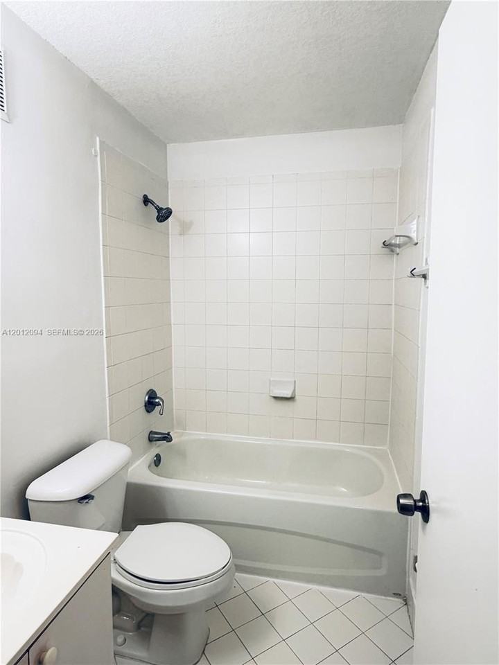 1300 Se 31st Ct #201-36 - Photo 5 of 9
