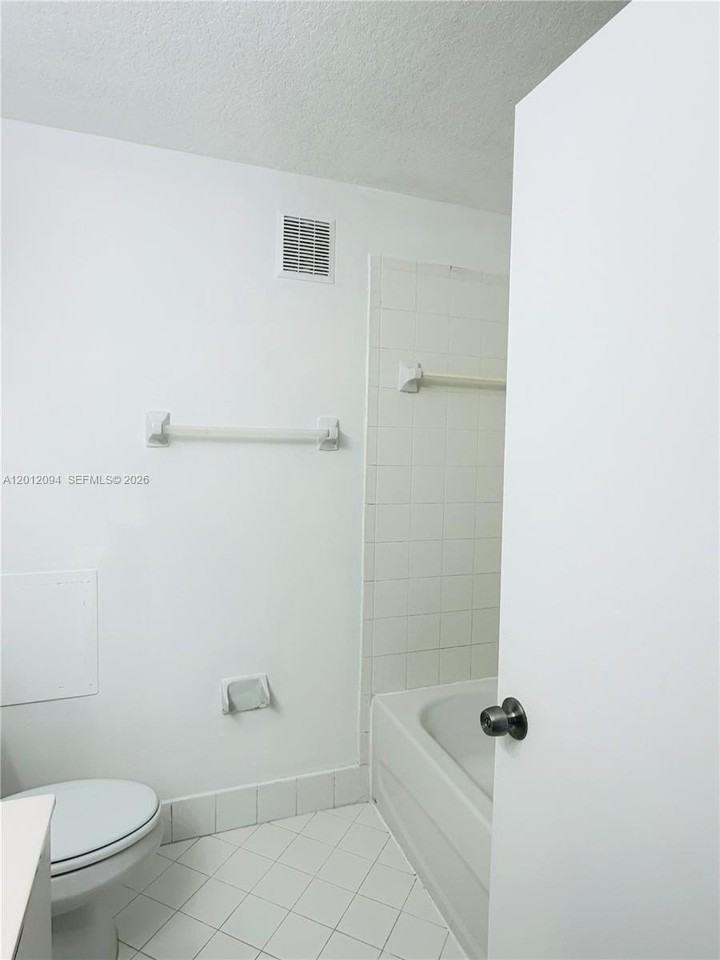 1300 Se 31st Ct #201-36 - Photo 6 of 9