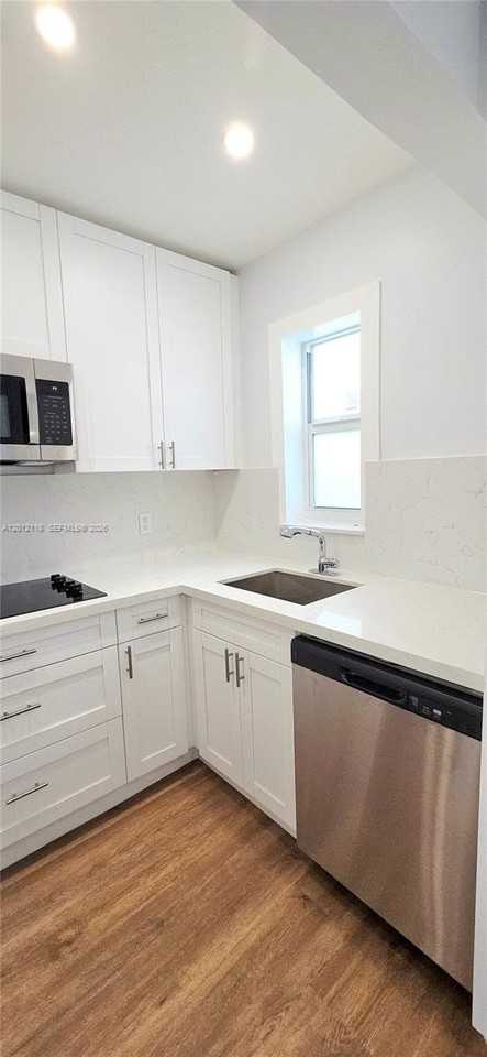2355 Sw 27th St #3 - Photo 2 of 23