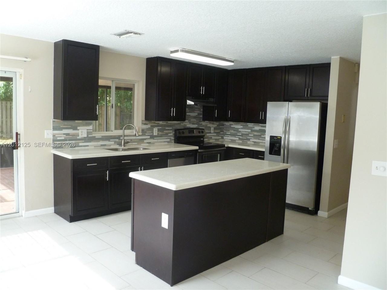 8820 Sw 13th St - Photo 2 of 15