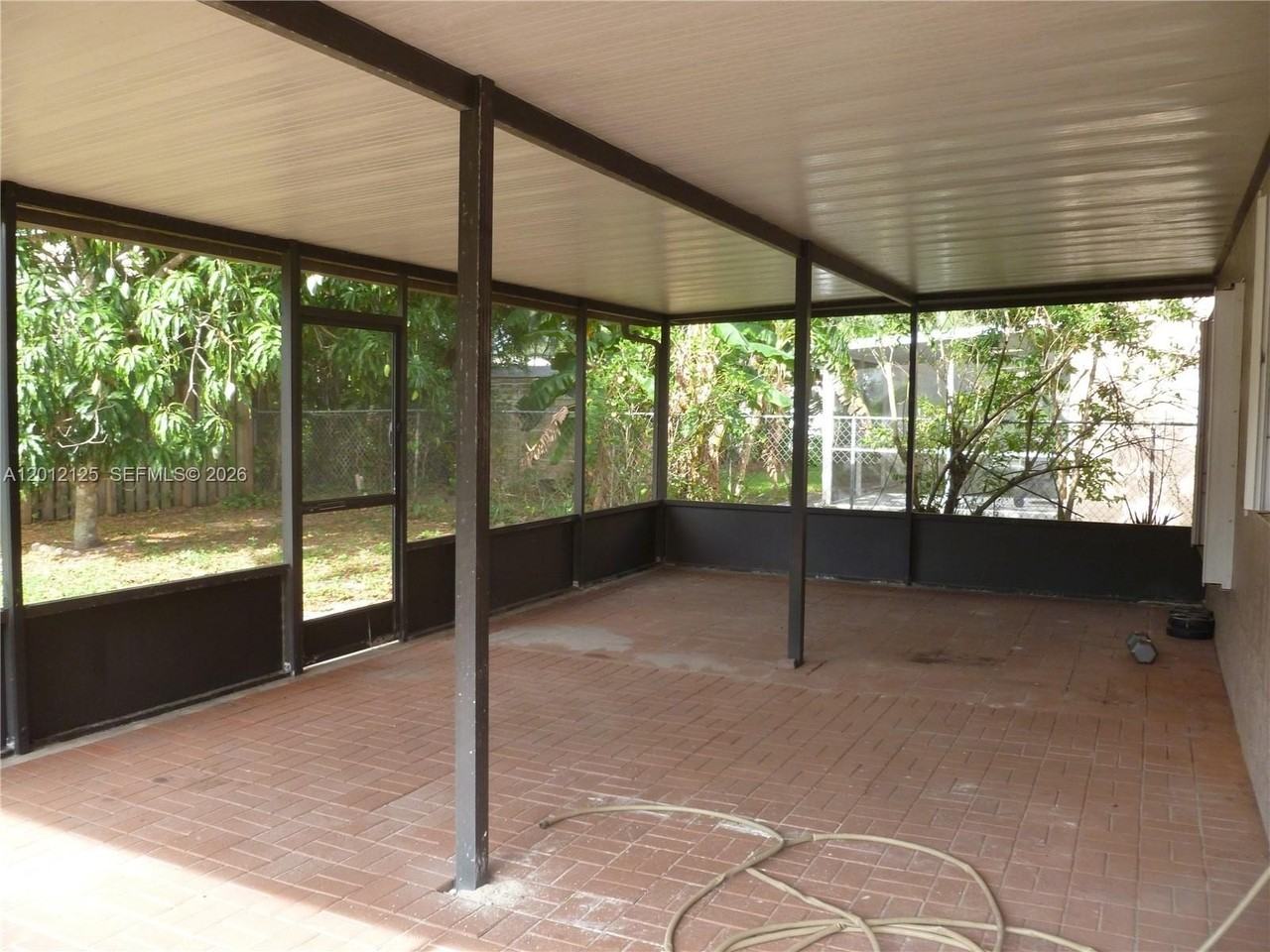 8820 Sw 13th St - Photo 5 of 15