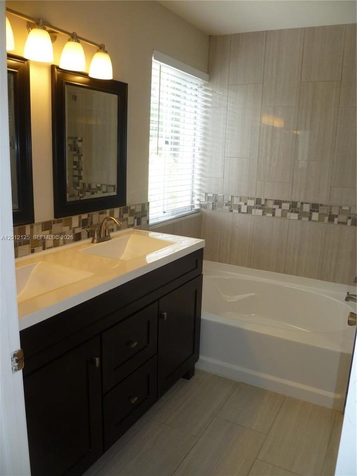 8820 Sw 13th St - Photo 7 of 15