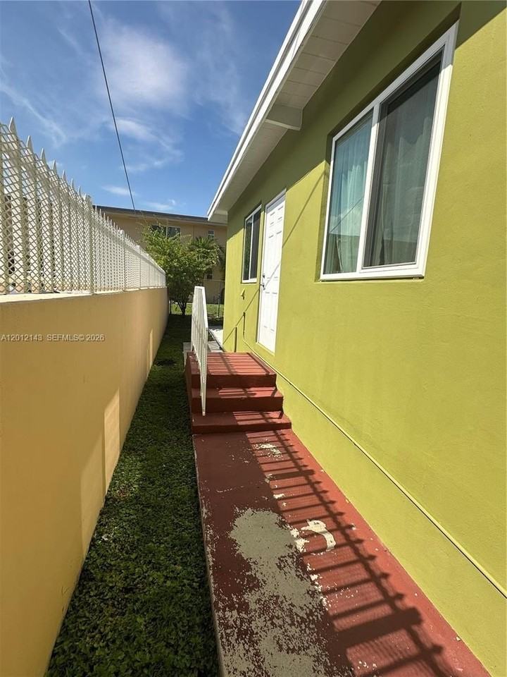 5651 Nw 3rd St - Photo 3 of 3