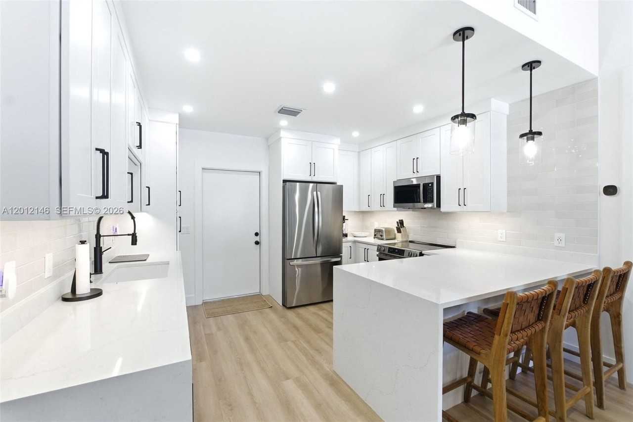 1248 Sw 32nd St - Photo 7 of 23
