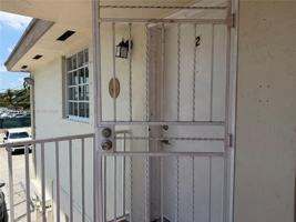 featured image of 837 Se 8th Ct #2