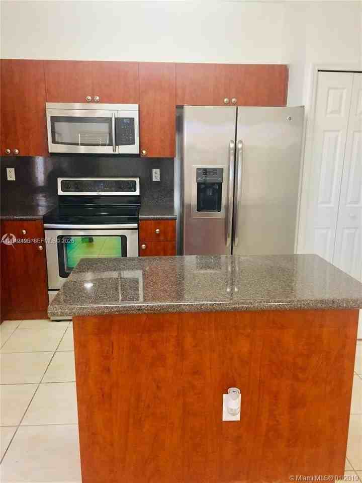 3009 Se 15th Ave #3009 - Photo 3 of 23