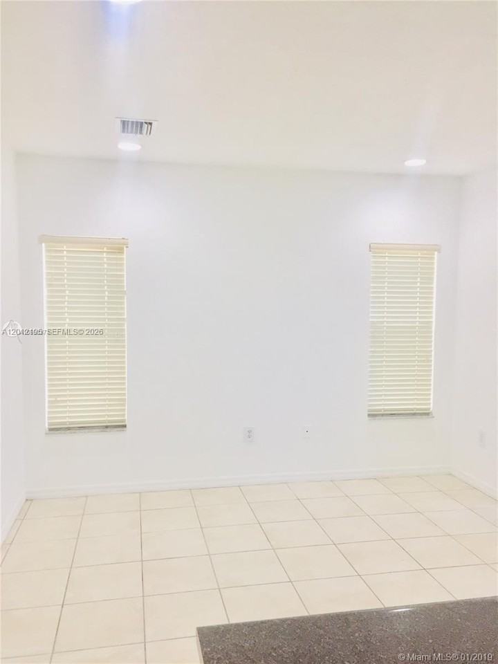 3009 Se 15th Ave #3009 - Photo 4 of 23