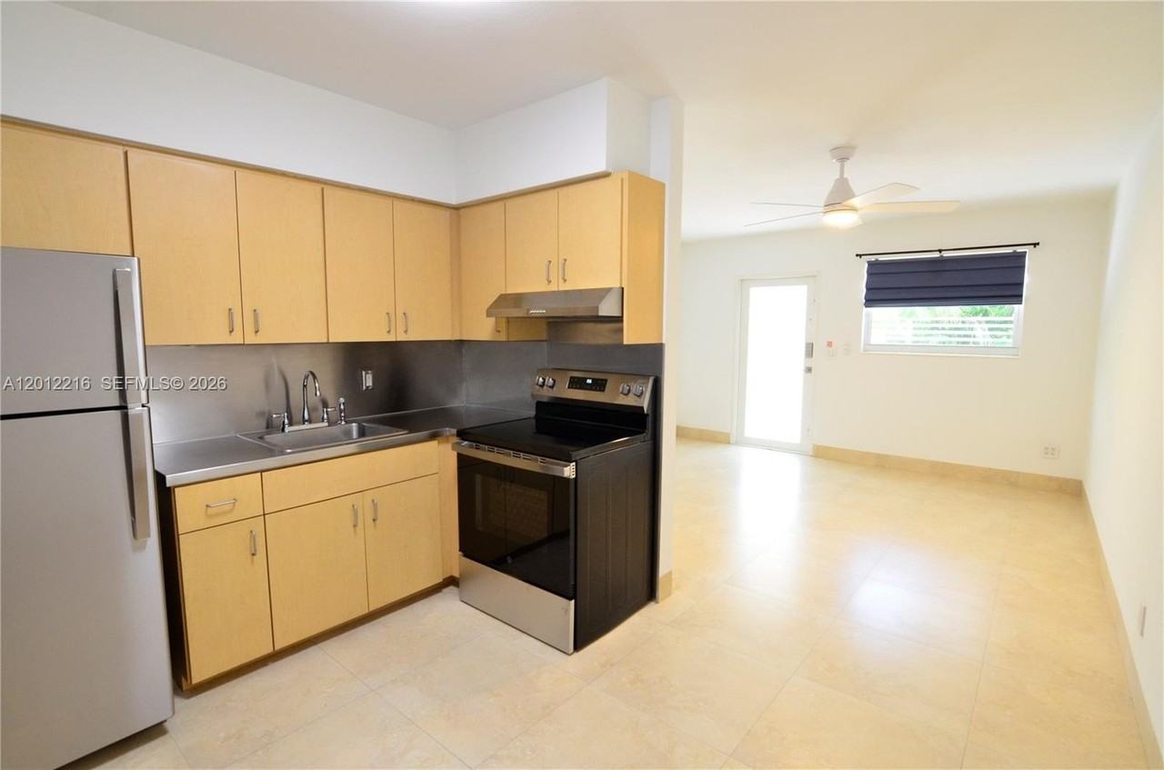 3050 Virginia St - Photo 3 of 15