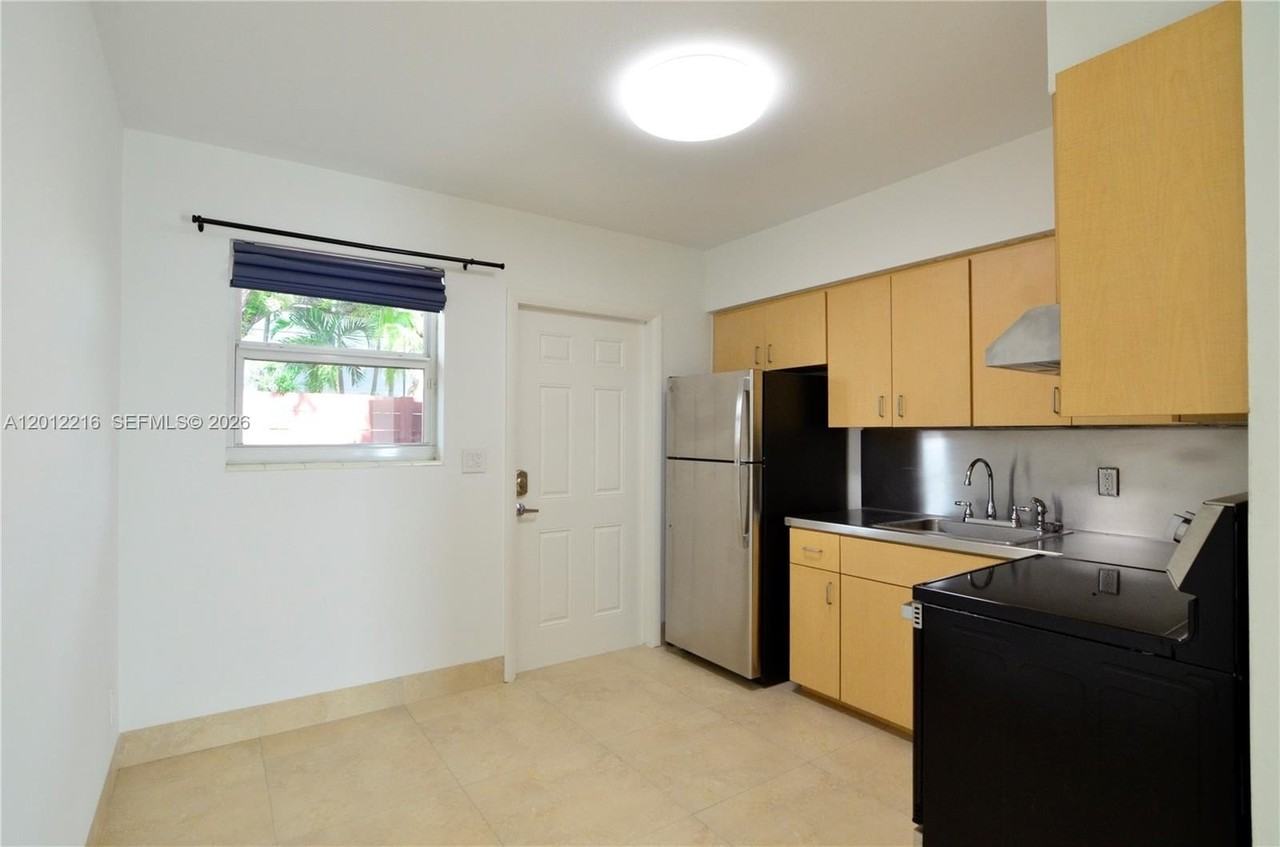 3050 Virginia St - Photo 4 of 15