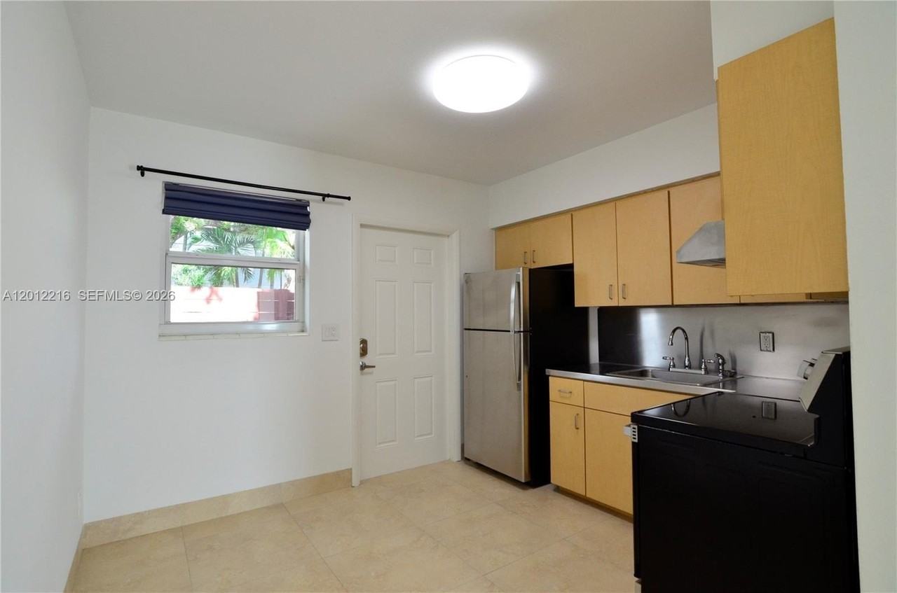3050 Virginia St - Photo 5 of 15