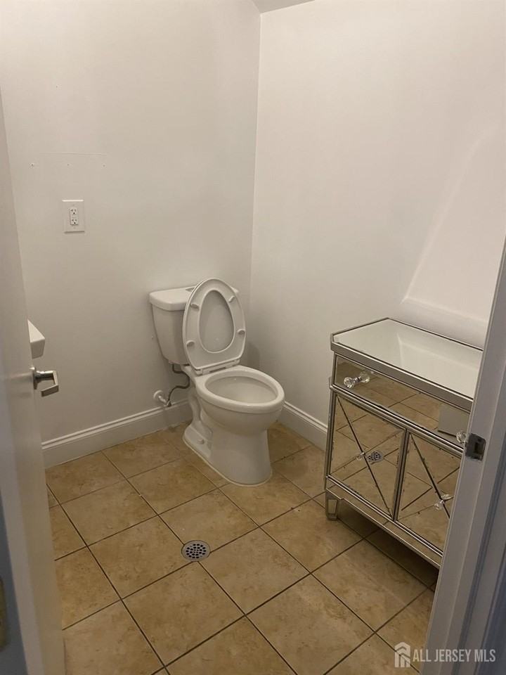 378 George St #201 - Photo 7 of 10